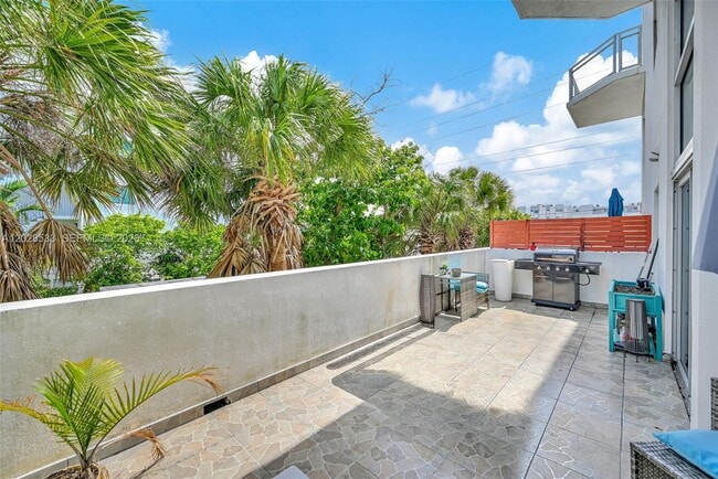 Building Photo - 7728 Collins Ave