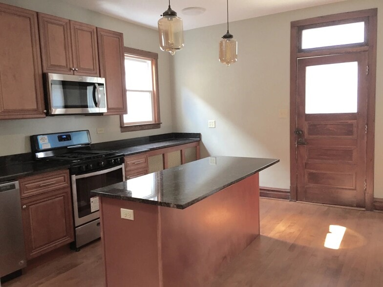 Building Photo - 1846 Wesley Ave