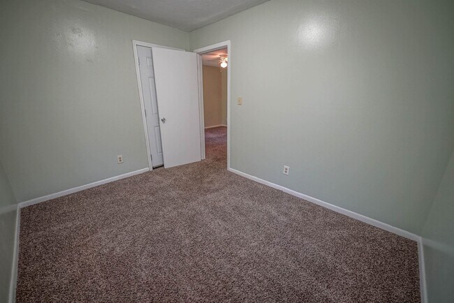 Building Photo - 2304 Hartsfield Ct