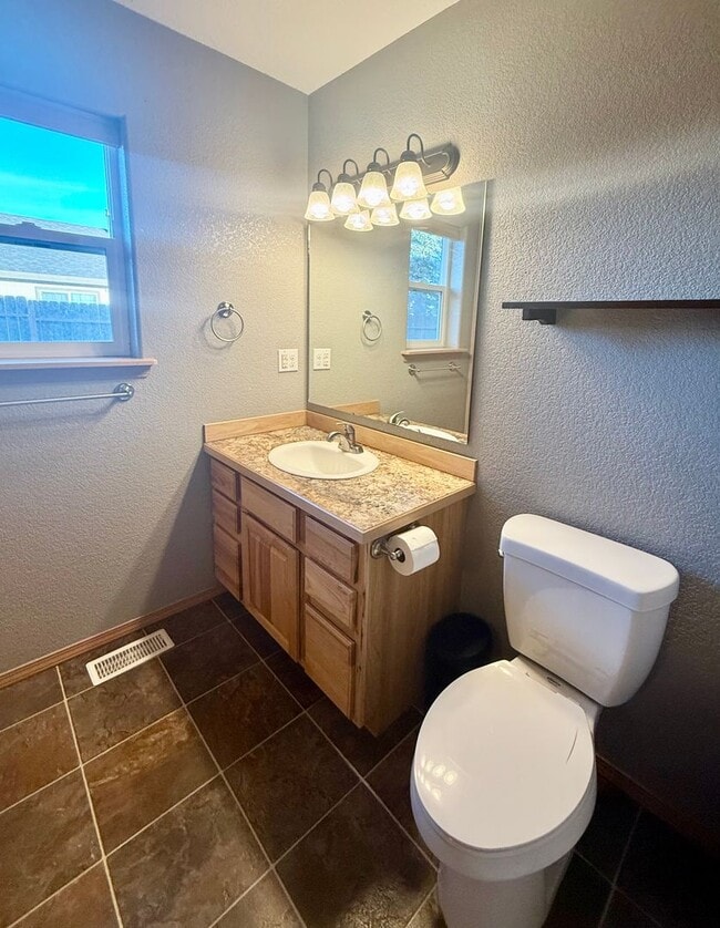 Building Photo - KENAI RANCH HOME!