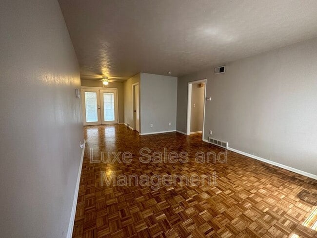 Building Photo - 1025 SW 57th St