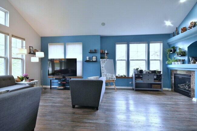 Building Photo - 5600 Cloverdale Rd