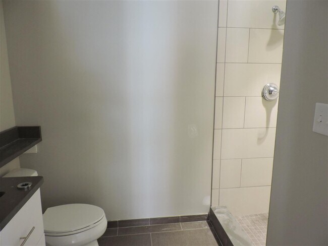 Building Photo - 40 Bow St