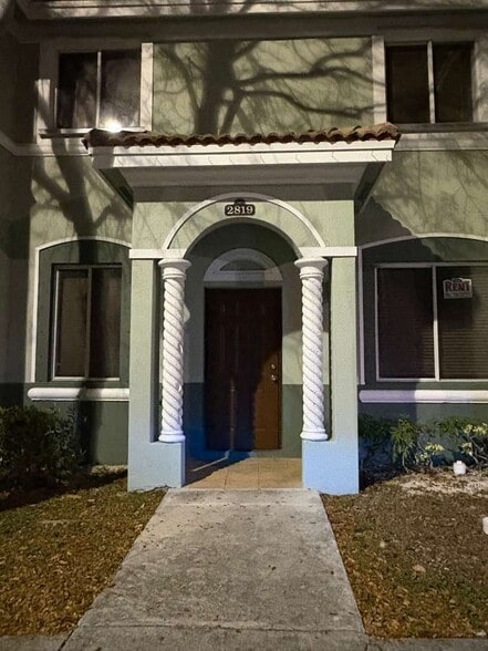 Building Photo - 2819 SE 15th Rd