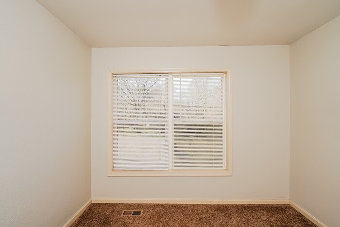 Building Photo - 5863 Brenda Dr