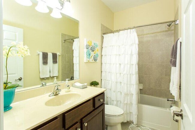 Building Photo - 10426 Wellington Parc Dr