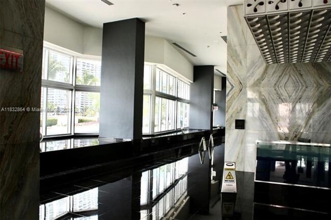 Building Photo - 325 S Biscayne Blvd