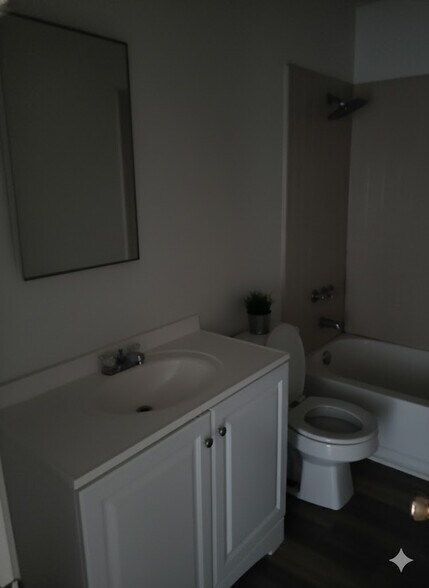 Building Photo - 913 N 7th St