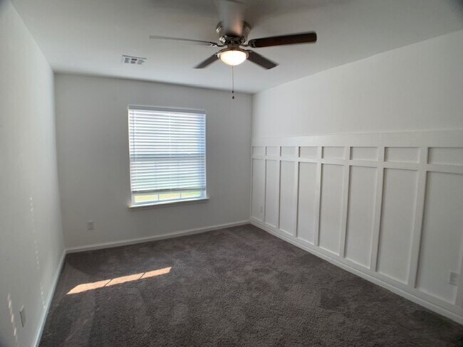 Building Photo - Edmond 3 bed Deer Creek