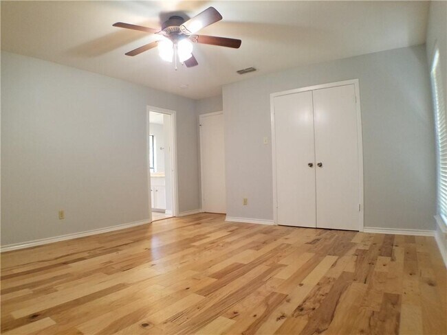 Building Photo - 6201 Highland Hills Dr