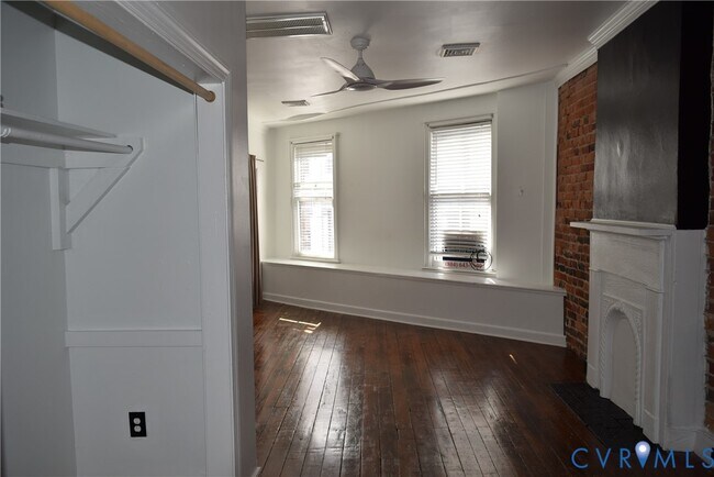 Building Photo - 407 Brook Rd