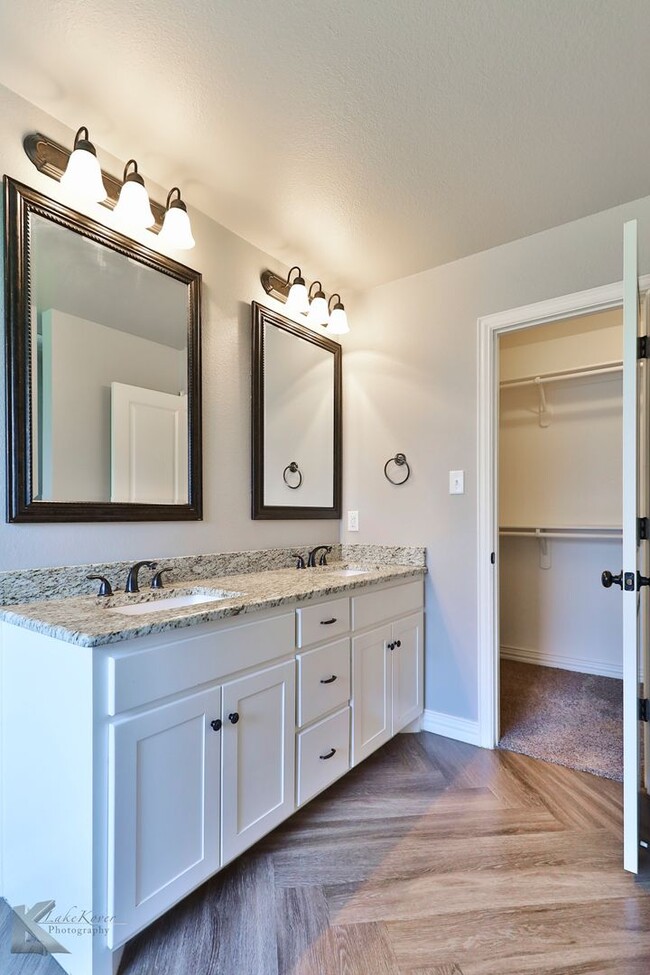 Building Photo - 3/2/2 in Butterfield Meadows!