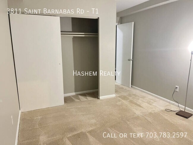 Building Photo - Lovely Updated 2 Bedroom 1 Full Bath Groun...