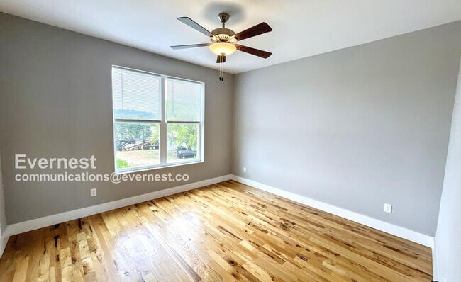 Building Photo - 1067 Montague Pl