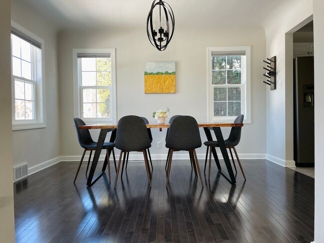 Building Photo - Beautiful 4 Bed 3 Bath Home for Rent! Great Location, Modern Updates!