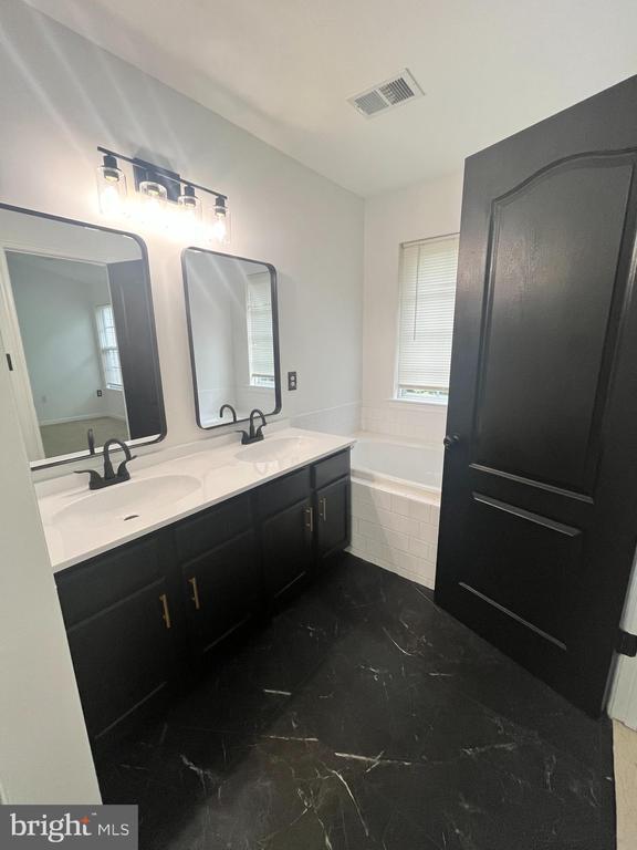 Building Photo - 9716 Woodyard Cir