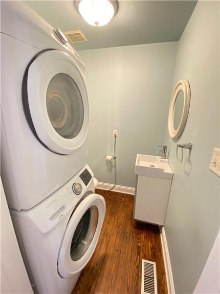 Building Photo - 503 Blair St