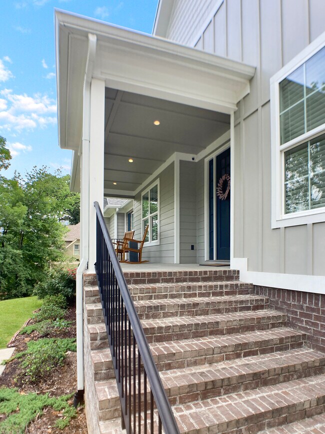 Building Photo - 1612 Auburndale Ave