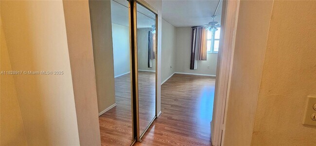 Building Photo - 1175 NE Miami Gardens Dr