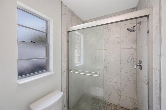 Building Photo - 16132 Country Crossing Dr