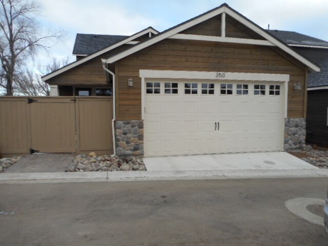 Building Photo - 350 Mt Rose St