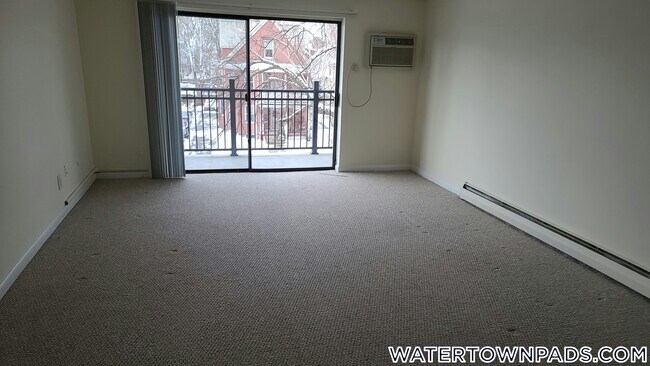 Building Photo - 245 Main St