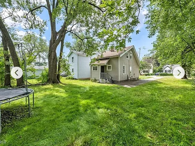 Building Photo - 4311 E 160th St