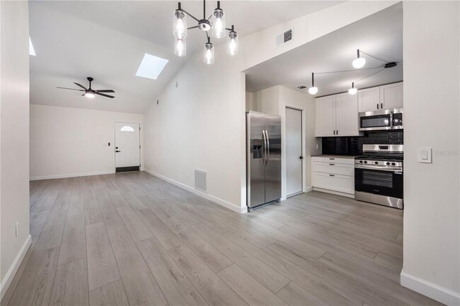 Building Photo - 104 N Glenwood Ave