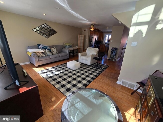 Building Photo - 1116 W Oxford St