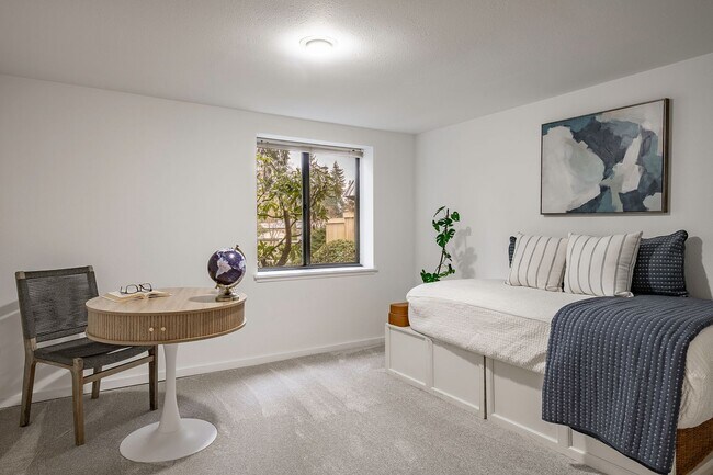 Building Photo - 2Bd/2Ba Bellevue Condo
