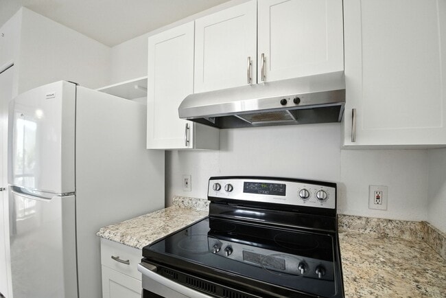 Building Photo - Lihue 2-Bedroom Condo for Rent