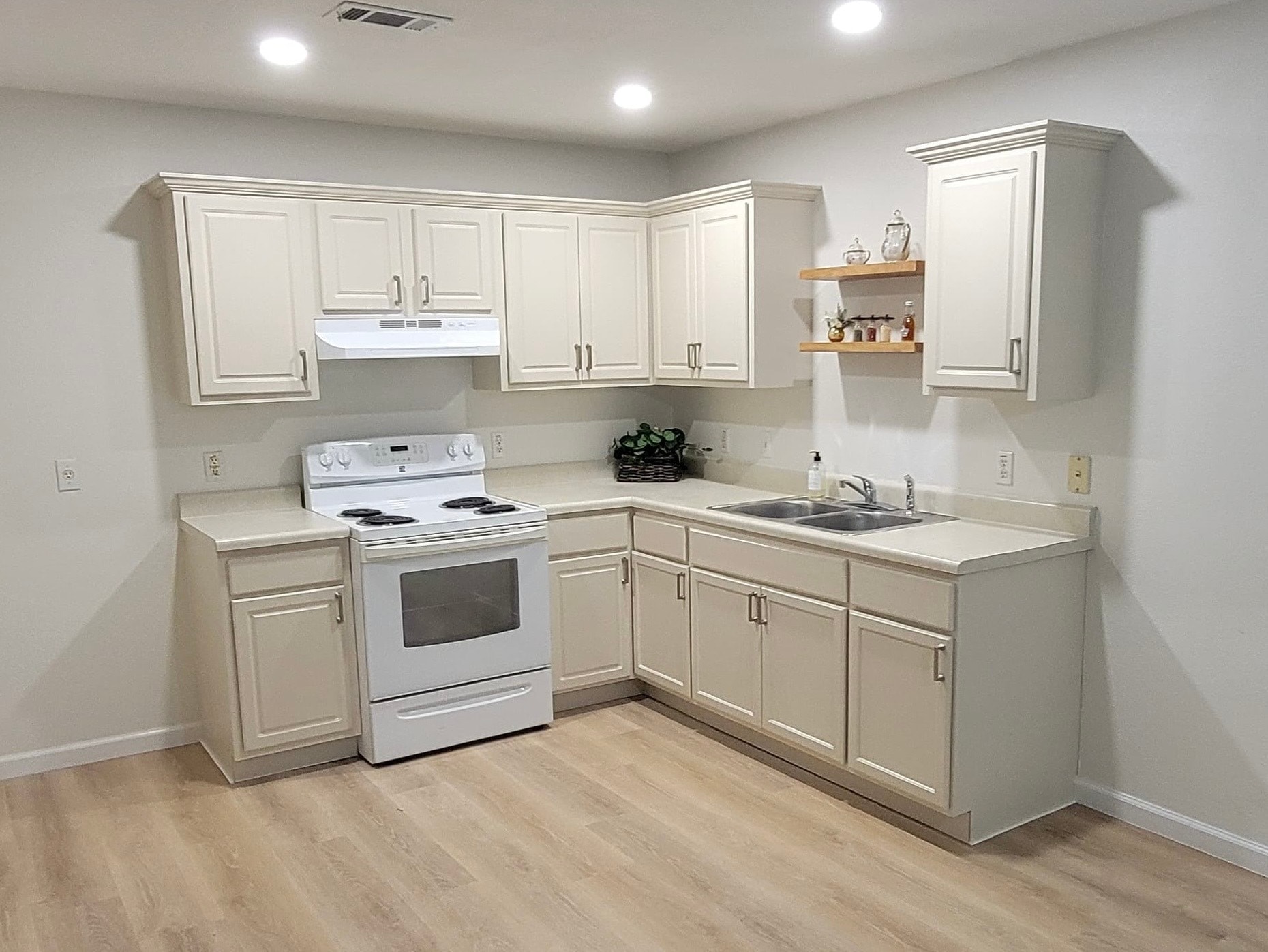 Refrigerador included if needed - 4915 Fortuna Pl