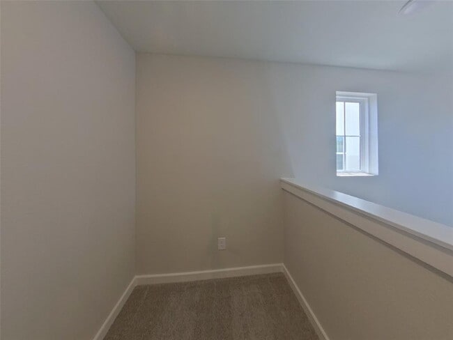 Building Photo - 9835 Willow Creek Commerce Dr
