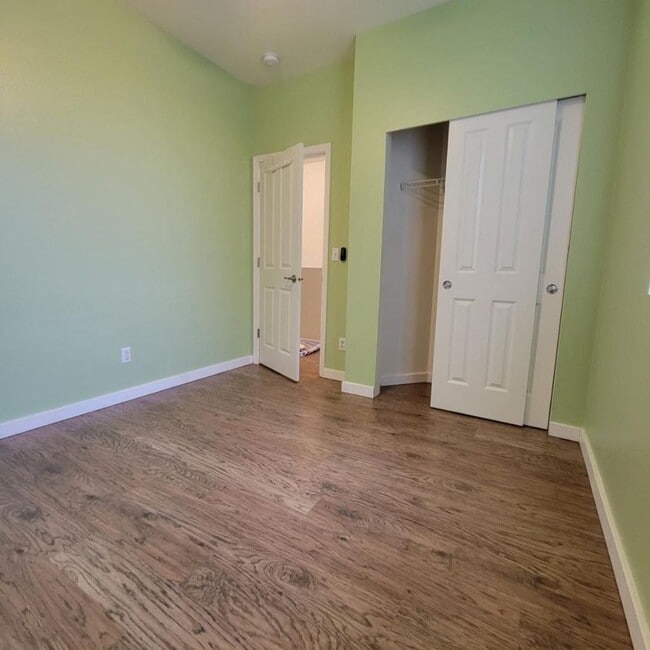 Building Photo - 4 Bedroom plus den, Lacey/Meridian Campus Home for Rent