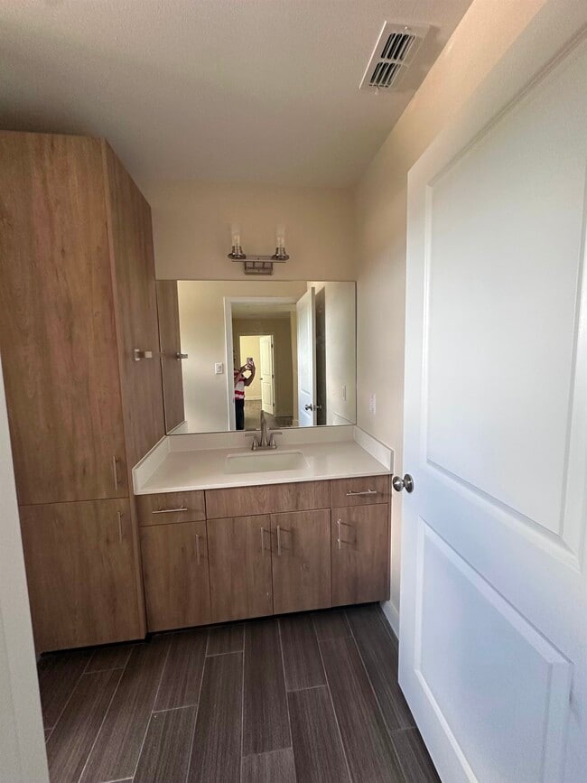 Building Photo - 1717 Tournament Trail Dr