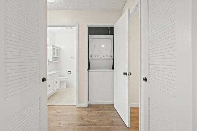 Building Photo - 5481 Cribari Green