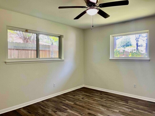 Building Photo - 8106 Mullins Dr