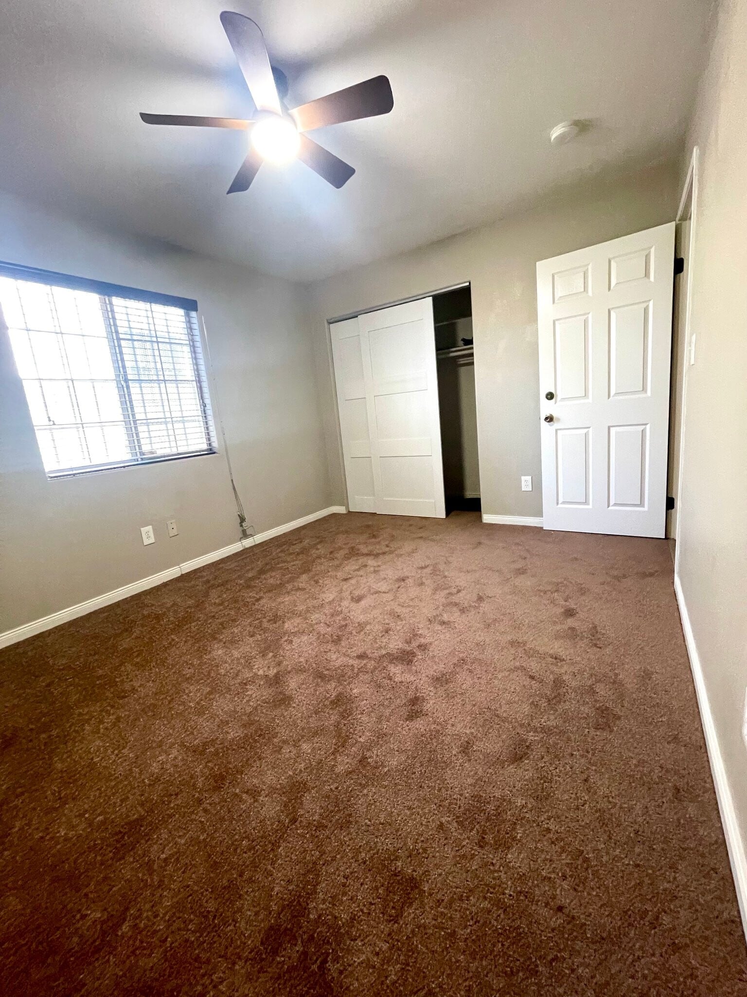 Building Photo - 3035 S Palm Grove Ave
