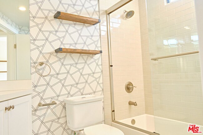 Building Photo - 842 11th St