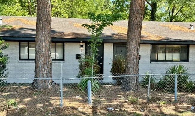 Building Photo - 3002-3008 N West St