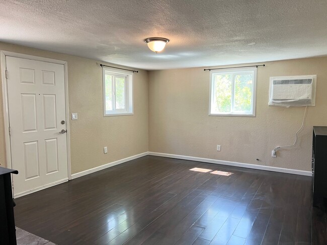 Building Photo - Two Bedroom One Bathroom Home in Lincoln