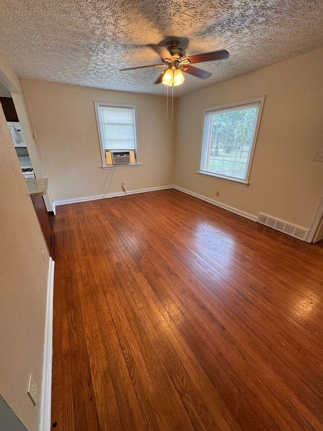 Building Photo - 817 Taylor Ave
