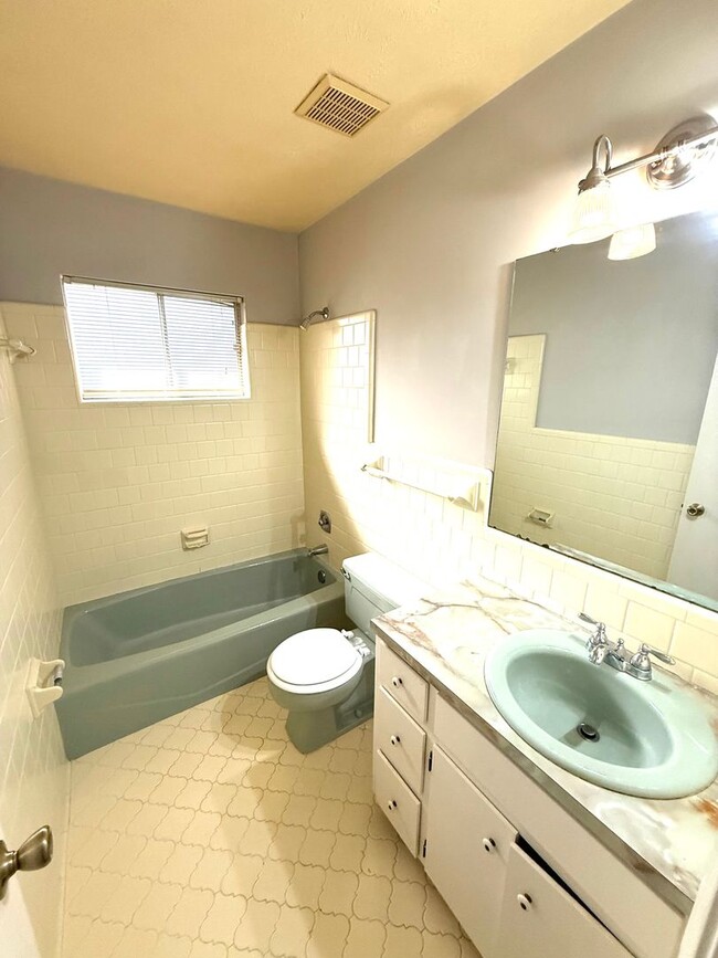 Building Photo - ** 3 bed 2 bath located off Vaughn Road ** Call 334-366-9198 to schedule a self tour