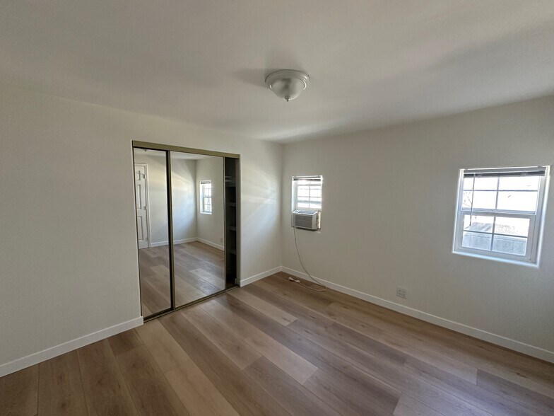 Building Photo - 3513 Loosmore St