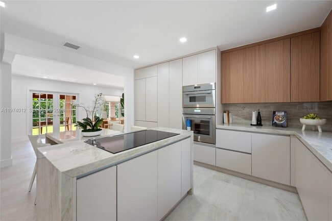 Building Photo - 5211 Granada Blvd