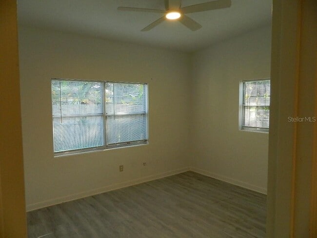 Building Photo - 944 Kensington Dr