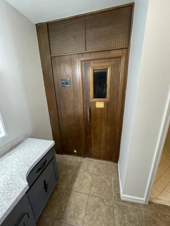 Building Photo - 6114 S Lakewood Ave