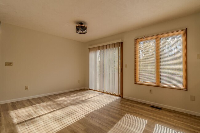 Building Photo - Bright, Beautiful, and Effortlessly Move-In Ready