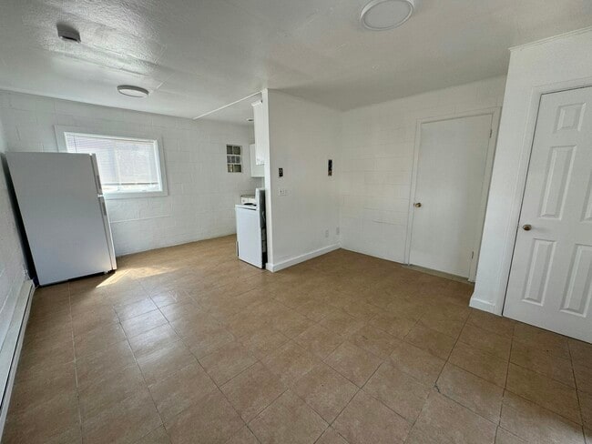 Building Photo - 4278 Grape Dr NE