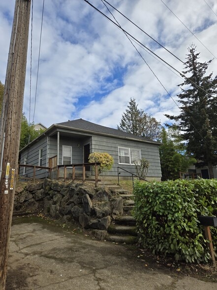 Building Photo - 6434 23rd Ave S